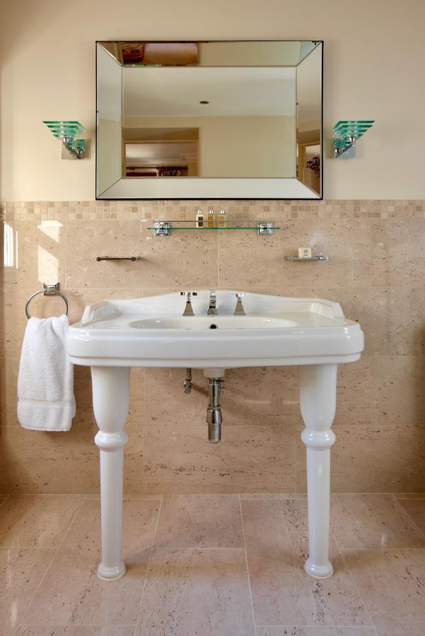 Crestow House Hotel ภายนอก รูปภาพ